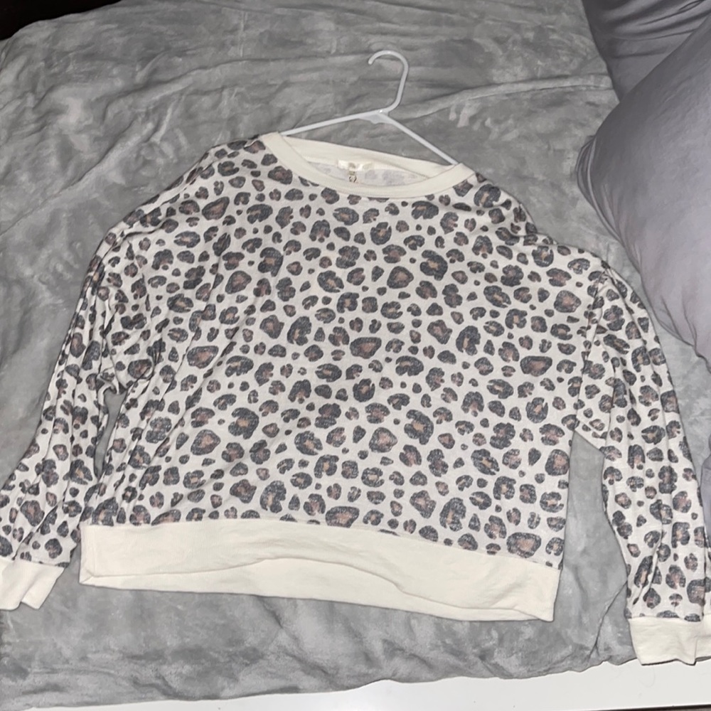 NWT - cheetah z supply Elle long sleeve - super soft